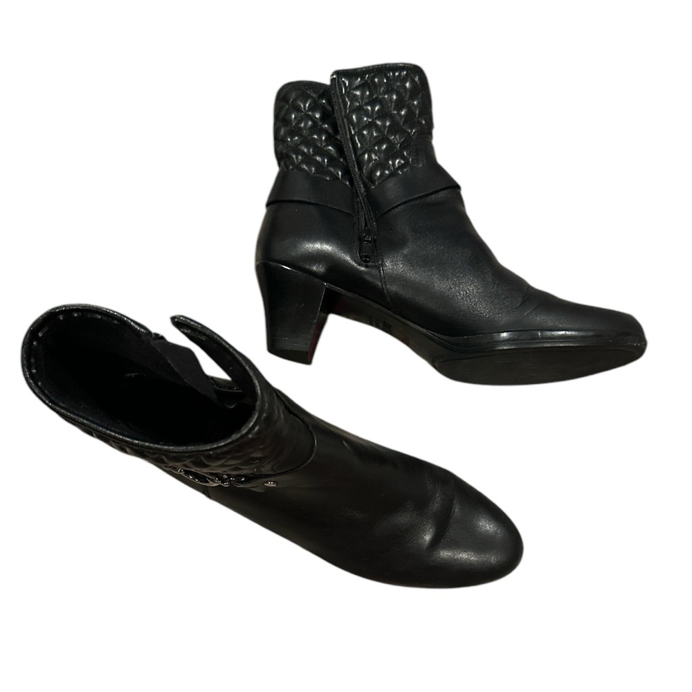 Munro black zip up leather quilted bootie 7N